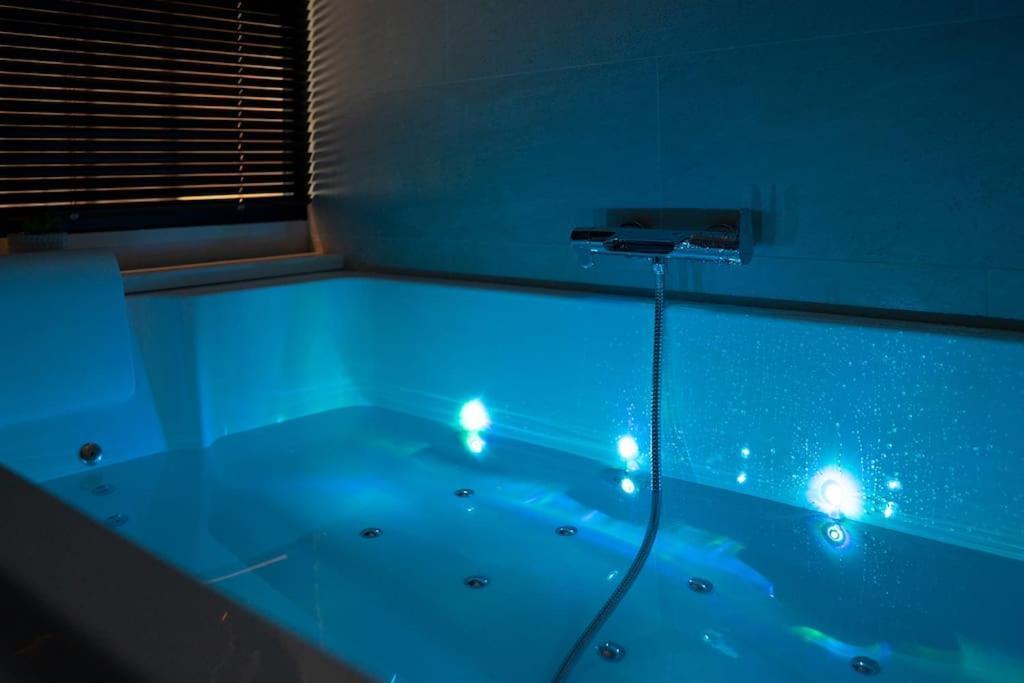 Suite De Luxe Jacuzzi Balneo,King Size Bed Collobrières Extérieur photo