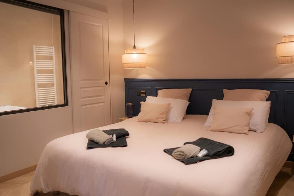 Suite De Luxe Jacuzzi Balneo,King Size Bed Collobrières Extérieur photo